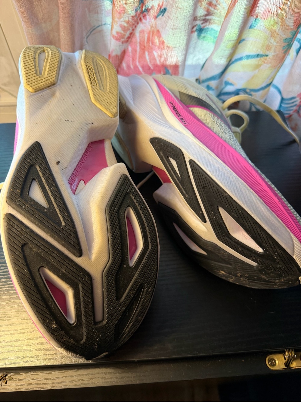 Brooks Women's Hyperion Max Running Shoe - Cream and Hot Pink - Picture 6 of 9